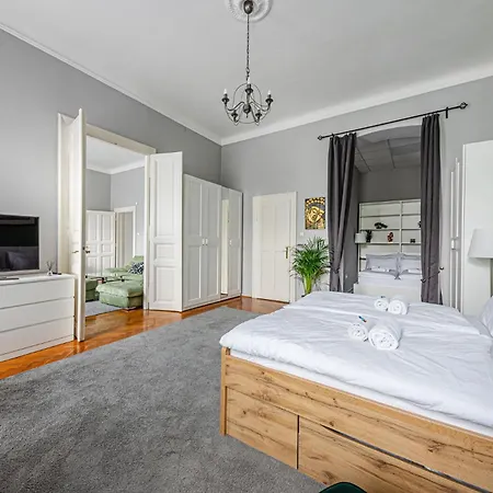 Maison Lumière -comfy Buda Retreat Ac, Balcony Near M2 Metro