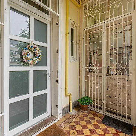 Appartamento Maison Lumière -comfy Buda Retreat Ac, Balcony Near M2 Metro