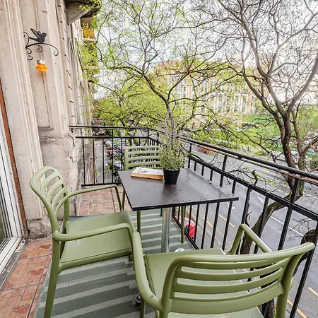 Maison Lumière -comfy Buda Retreat Ac, Balcony Near M2 Metro Appartamento *