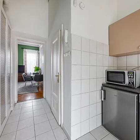 Maison Lumière -comfy Buda Retreat Ac, Balcony Near M2 Metro Appartamento