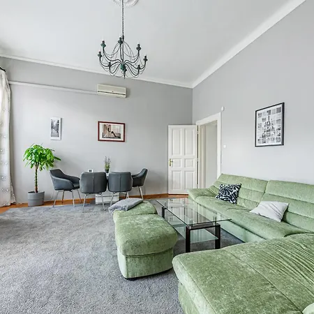 Maison Lumière -comfy Buda Retreat Ac, Balcony Near M2 Metro Appartamento *