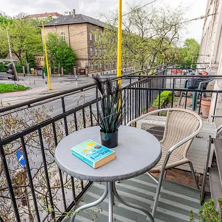 Maison Lumière -comfy Buda Retreat Ac, Balcony Near M2 Metro *