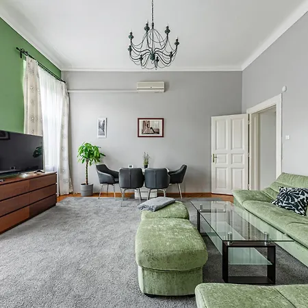 Maison Lumière -comfy Buda Retreat Ac, Balcony Near M2 Metro Budapest