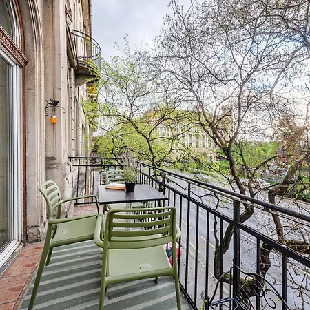 Maison Lumière -comfy Buda Retreat Ac, Balcony Near M2 Metro Budapest