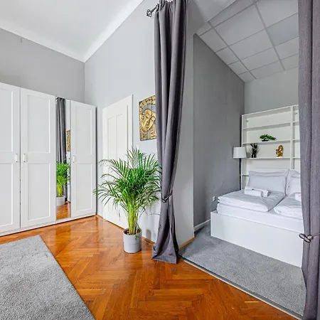 Maison Lumière -comfy Buda Retreat Ac, Balcony Near M2 Metro *