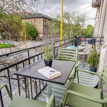 Maison Lumière -comfy Buda Retreat Ac, Balcony Near M2 Metro Appartamento