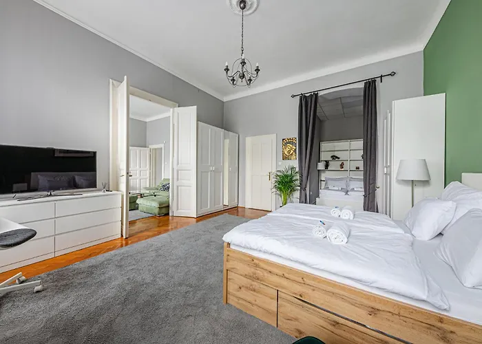 Maison Lumiere -comfy Buda Retreat Ac, Balcony Near M2 Metro