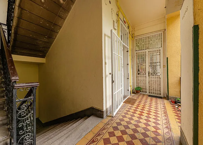 Maison Lumiere -comfy Buda Retreat Ac, Balcony Near M2 Metro بودابست