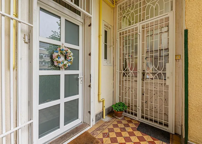 شقة Maison Lumiere -comfy Buda Retreat Ac, Balcony Near M2 Metro