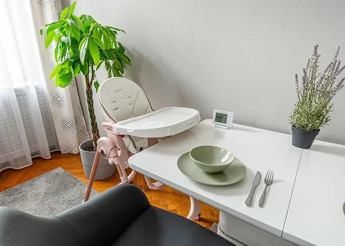 Maison Lumiere -comfy Buda Retreat Ac, Balcony Near M2 Metro