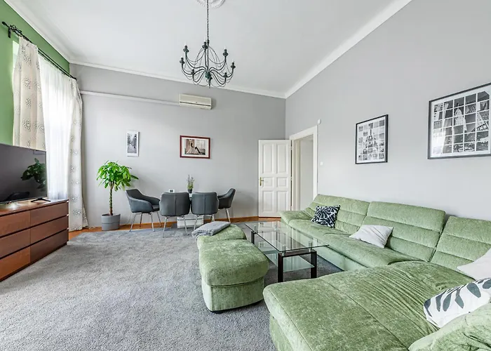 Maison Lumiere -comfy Buda Retreat Ac, Balcony Near M2 Metro شقة *