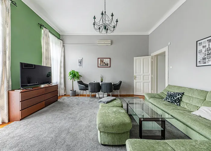 Maison Lumiere -comfy Buda Retreat Ac, Balcony Near M2 Metro بودابست