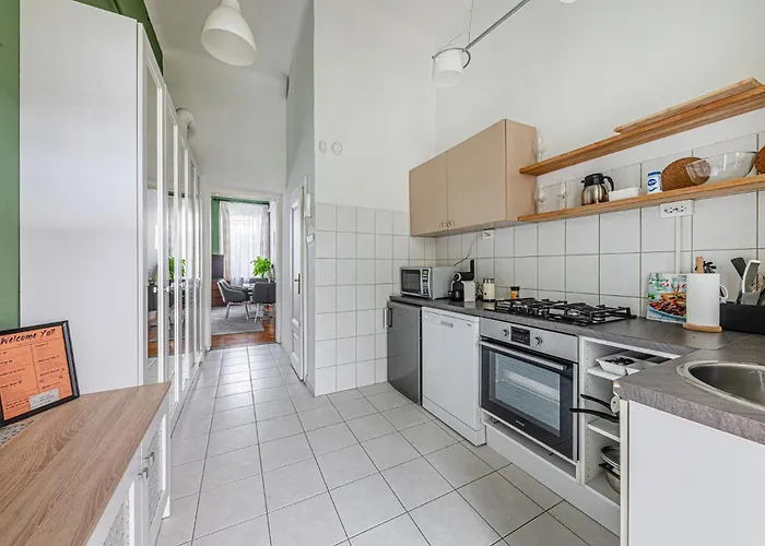 Maison Lumiere -comfy Buda Retreat Ac, Balcony Near M2 Metro * بودابست