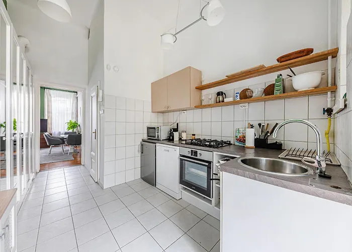 شقة Maison Lumiere -comfy Buda Retreat Ac, Balcony Near M2 Metro *