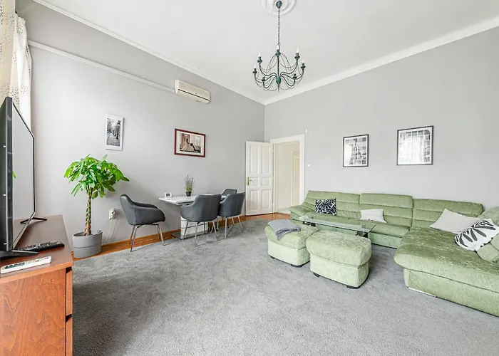 Maison Lumiere -comfy Buda Retreat Ac, Balcony Near M2 Metro بودابست