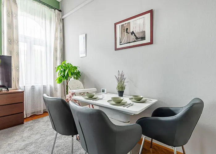 Maison Lumiere -comfy Buda Retreat Ac, Balcony Near M2 Metro