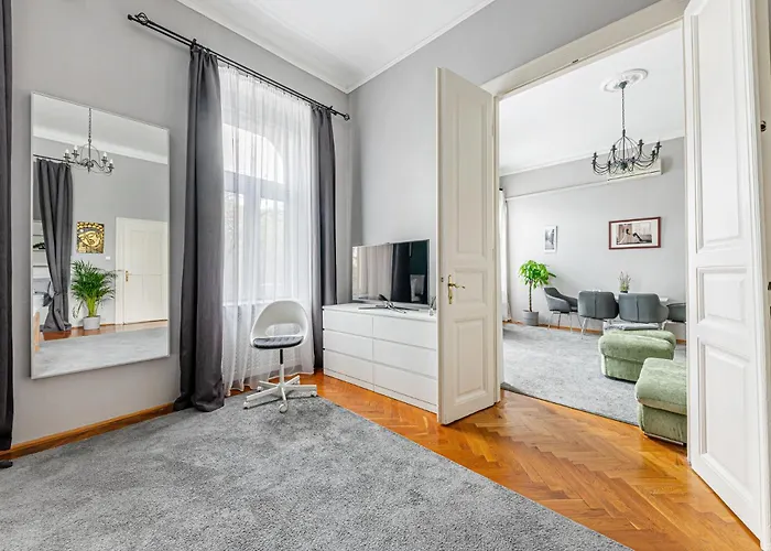 شقة Maison Lumiere -comfy Buda Retreat Ac, Balcony Near M2 Metro