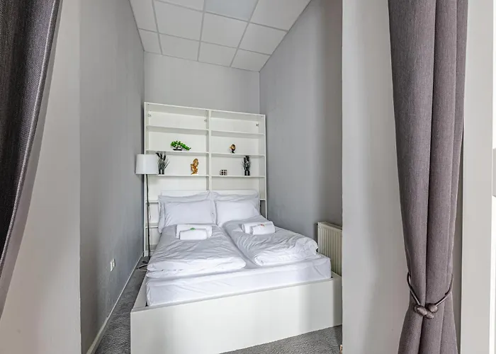 شقة Maison Lumiere -comfy Buda Retreat Ac, Balcony Near M2 Metro بودابست