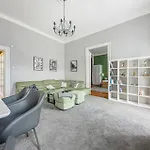 Maison Lumiere -comfy Buda Retreat Ac, Balcony Near M2 Metro *
