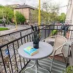 Maison Lumiere -comfy Buda Retreat Ac, Balcony Near M2 Metro *