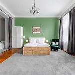 Apartamento Maison Lumiere -comfy Buda Retreat Ac, Balcony Near M2 Metro