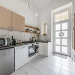 Maison Lumiere -comfy Buda Retreat Ac, Balcony Near M2 Metro *