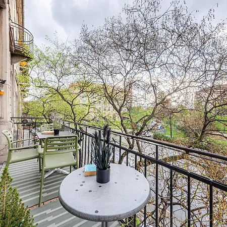 Maison Lumiere -comfy Buda Retreat Ac, Balcony Near M2 Metro 아파트