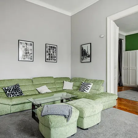 Maison Lumiere -comfy Buda Retreat Ac, Balcony Near M2 Metro 아파트 부다페스트