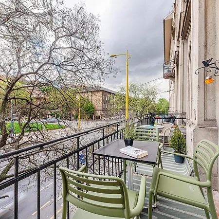 Maison Lumiere -comfy Buda Retreat Ac, Balcony Near M2 Metro