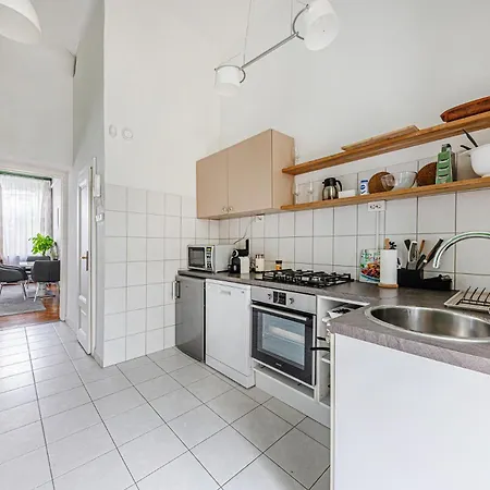 شقة Maison Lumiere -comfy Buda Retreat Ac, Balcony Near M2 Metro *