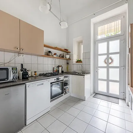 Maison Lumiere -comfy Buda Retreat Ac, Balcony Near M2 Metro *