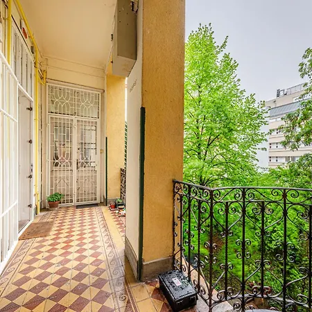 Maison Lumiere -comfy Buda Retreat Ac, Balcony Near M2 Metro Apartman Budapest